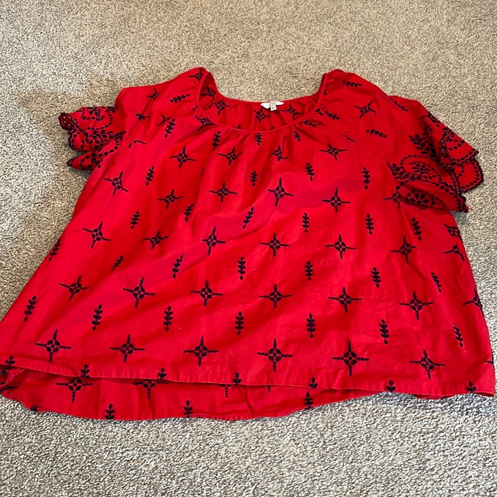 Crown & Ivy Red and blue top